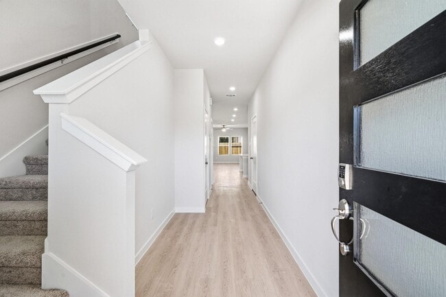 Building Photo - 7749 Bergamot Cir