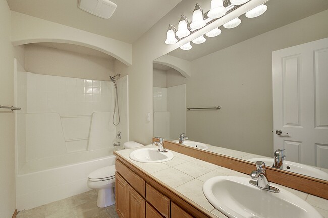 Building Photo - 4bd/2.5ba Lynnwood House