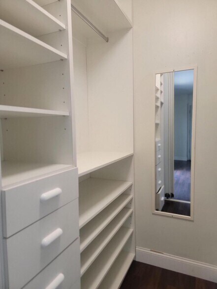 Building Photo - 727 7th Way