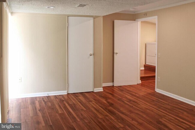 Building Photo - 3032 Churchill Ct