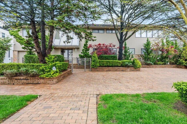 Primary Photo - 40 Cayuga Ave