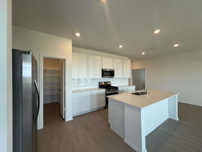 Building Photo - 261 Seven Seas Dr