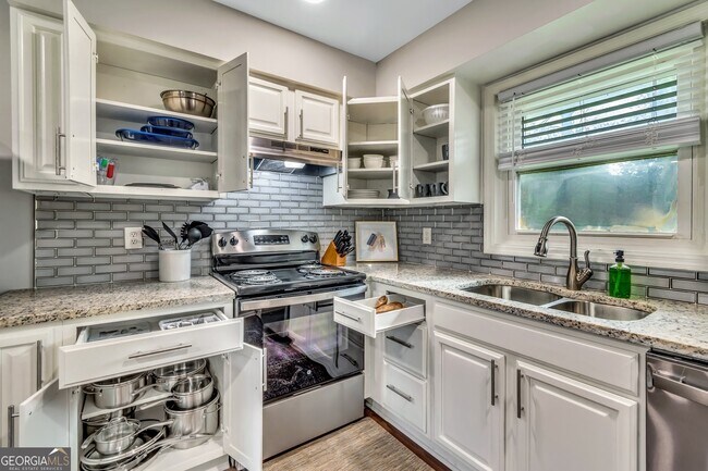 Building Photo - 597 South Gordon Rd SW