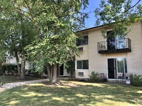 Building Photo - 8856 Northshore Dr
