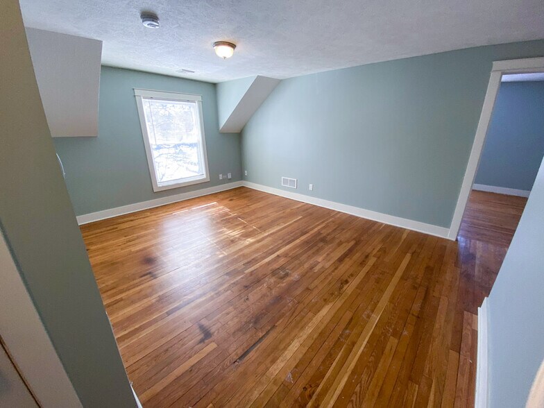 Building Photo - 36 Dwight Ave SE