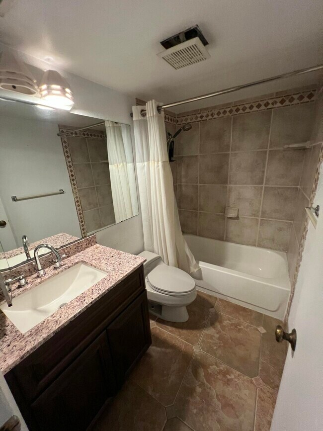 Building Photo - 3216 Spanish Wells Dr
