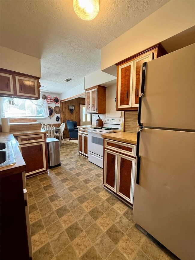 Building Photo - 282 Water View Dr