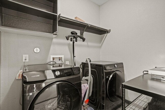 Building Photo - 14105 N Lake Branch Ln