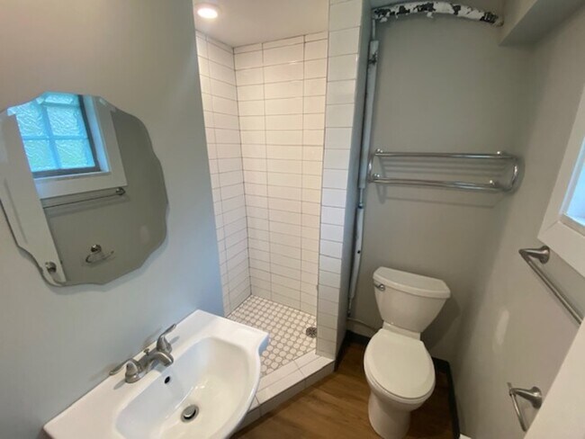 Building Photo - 65 W Moler St