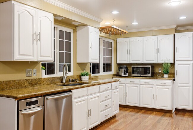 Building Photo - 15007 NE 12th St