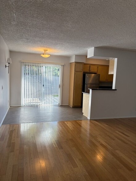 Building Photo - 2425 Ocean Ave