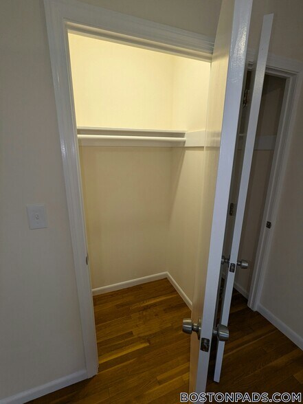 Building Photo - 2018 Commonwealth Ave