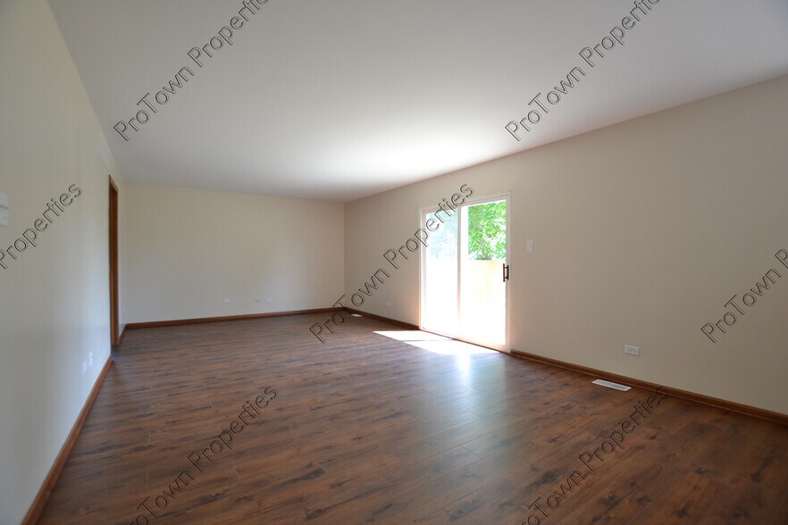 Building Photo - 4616 Peacock Ln