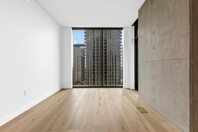 Building Photo - 610 Davis St