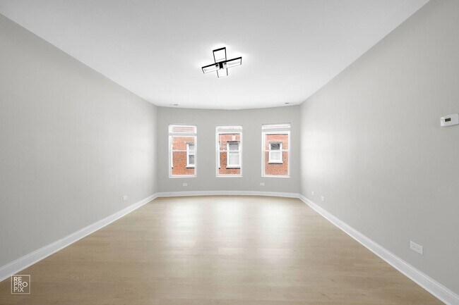 Building Photo - 310 N Menard Chicago, IL 60644