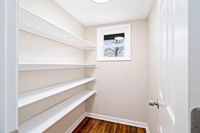 Building Photo - 1033 S Josephine Boyd St