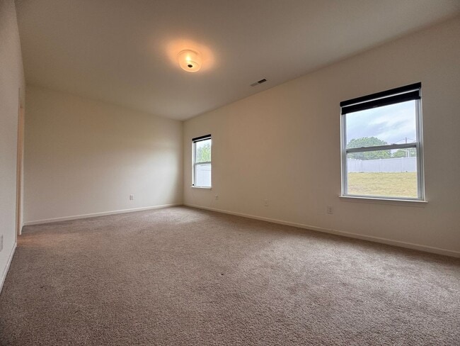 Building Photo - 4BR 2.5Bath Beauty in High Point