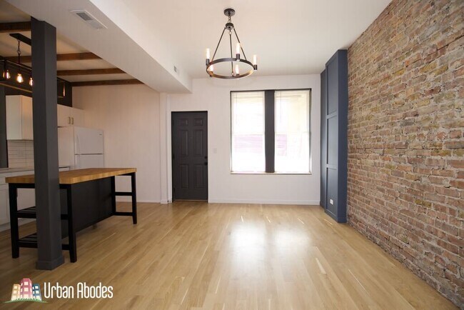 Building Photo - 908 N California Ave