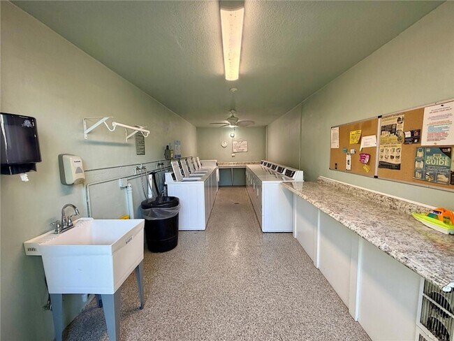Building Photo - 1706 Belleair Forest Dr