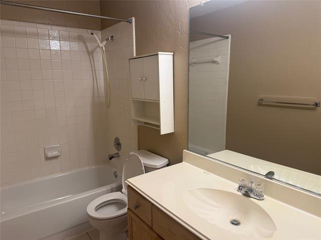 Building Photo - 9200 Fairwood Ct