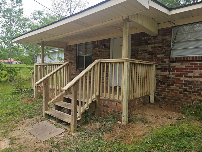 Building Photo - 122 Plaza Dr