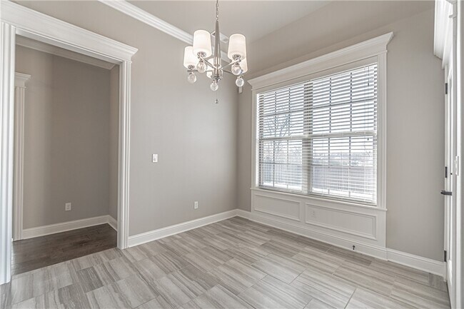 Building Photo - 6512 W Tumbler Ridge