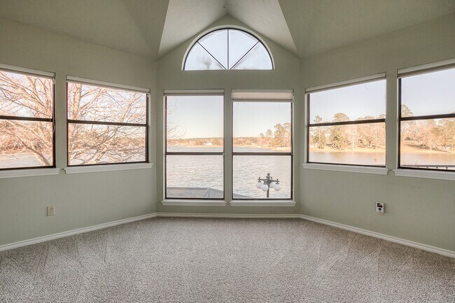 Building Photo - 1511 W Lake Shore E