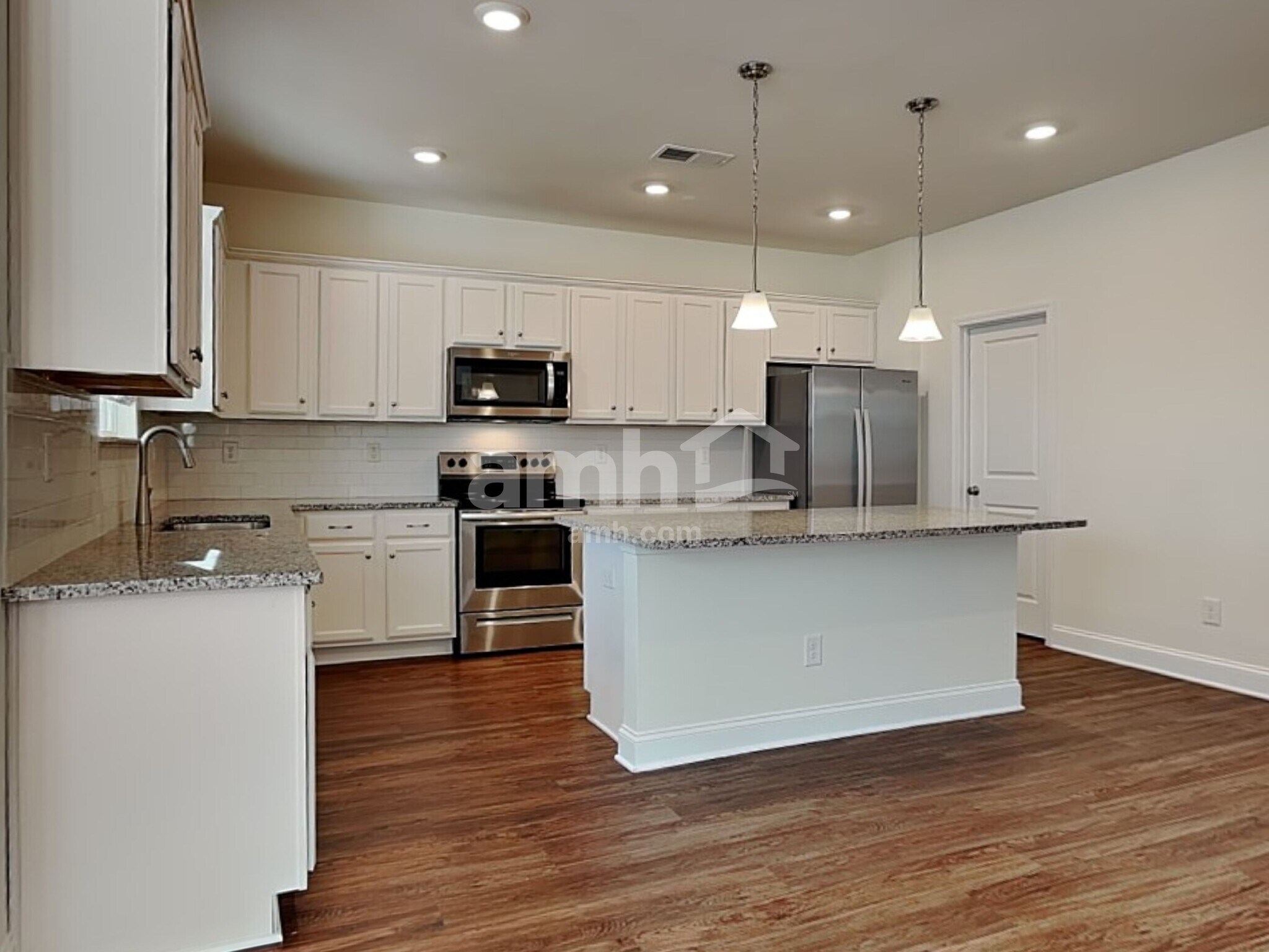 Building Photo - 101 Fairway Dr