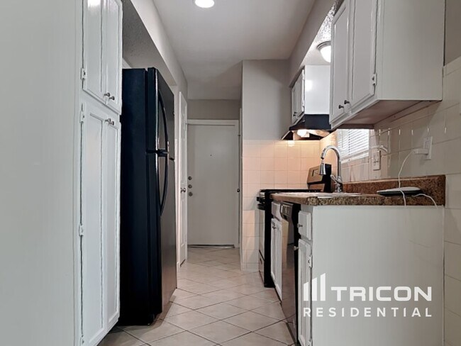 Building Photo - 7519 Lobera Dr