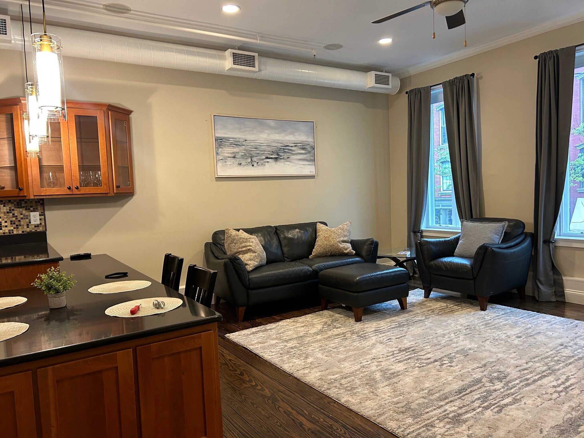 Building Photo - 22 E Market St