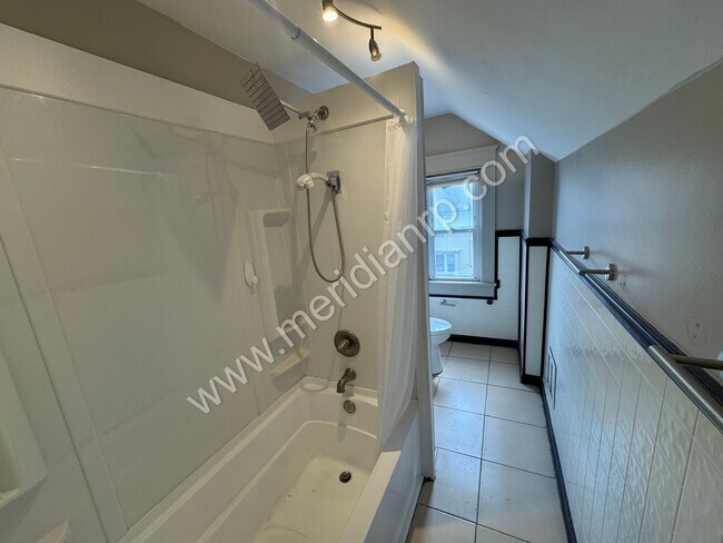 Building Photo - 2403 N Clinton St