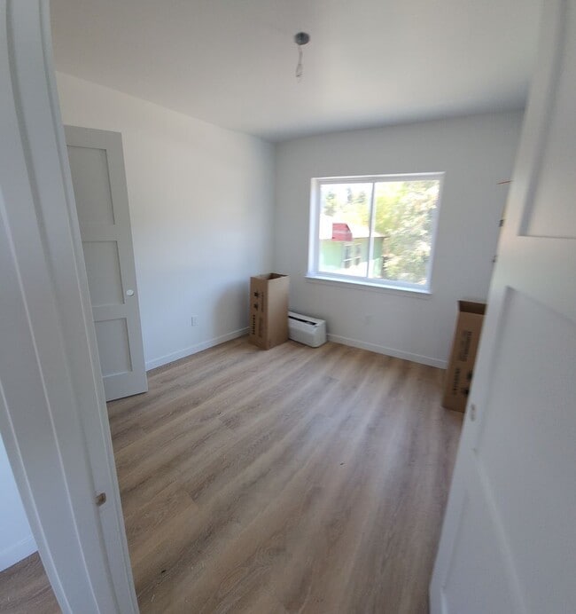 Building Photo - VERY CLOSE TO CAMPUS!! PRIME LOCATION!!! B...