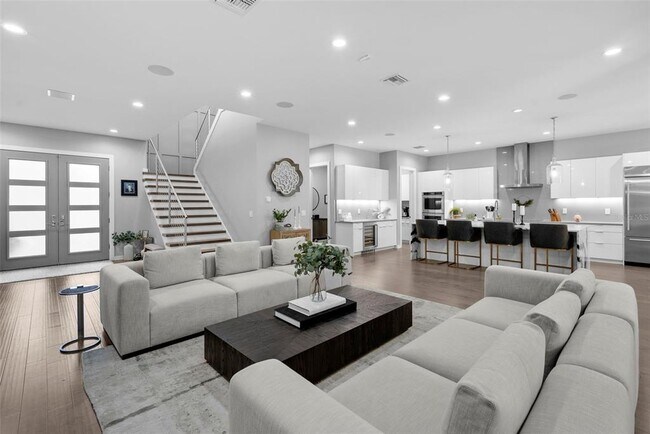 Building Photo - 3624 S Gardenia Ave