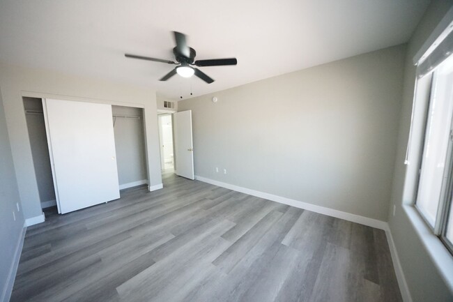 Building Photo - SHOWINGS AVAILABLE NOW
