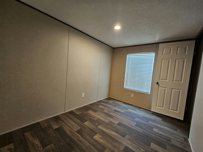 Building Photo - 1065 Myakka Dr