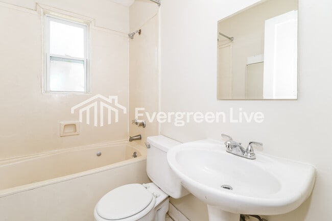 Building Photo - 965 Goodman St