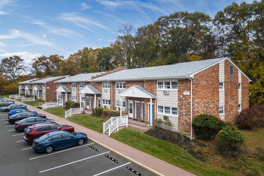 Building Photo - Maple Crest Apartments