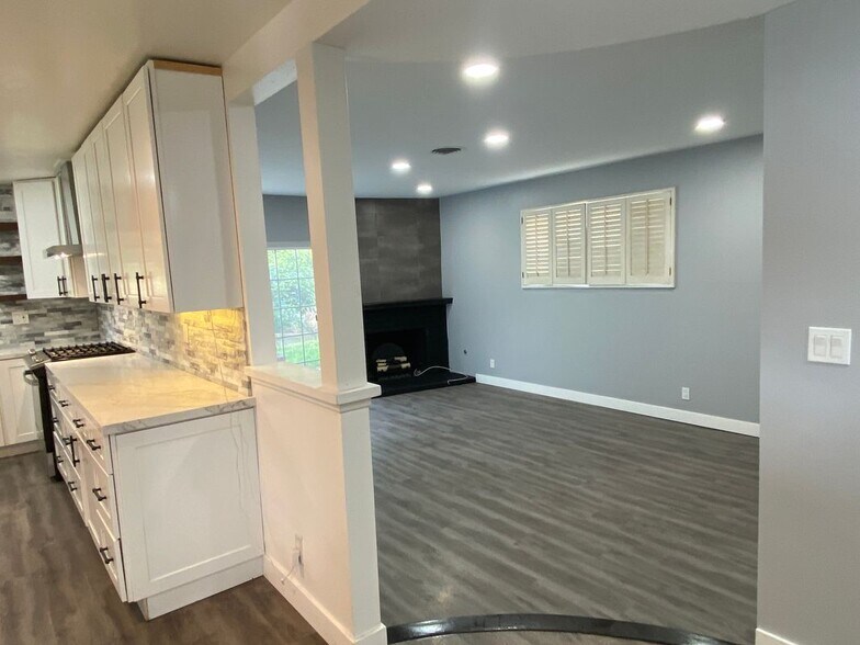 Building Photo - 1144 Carson St