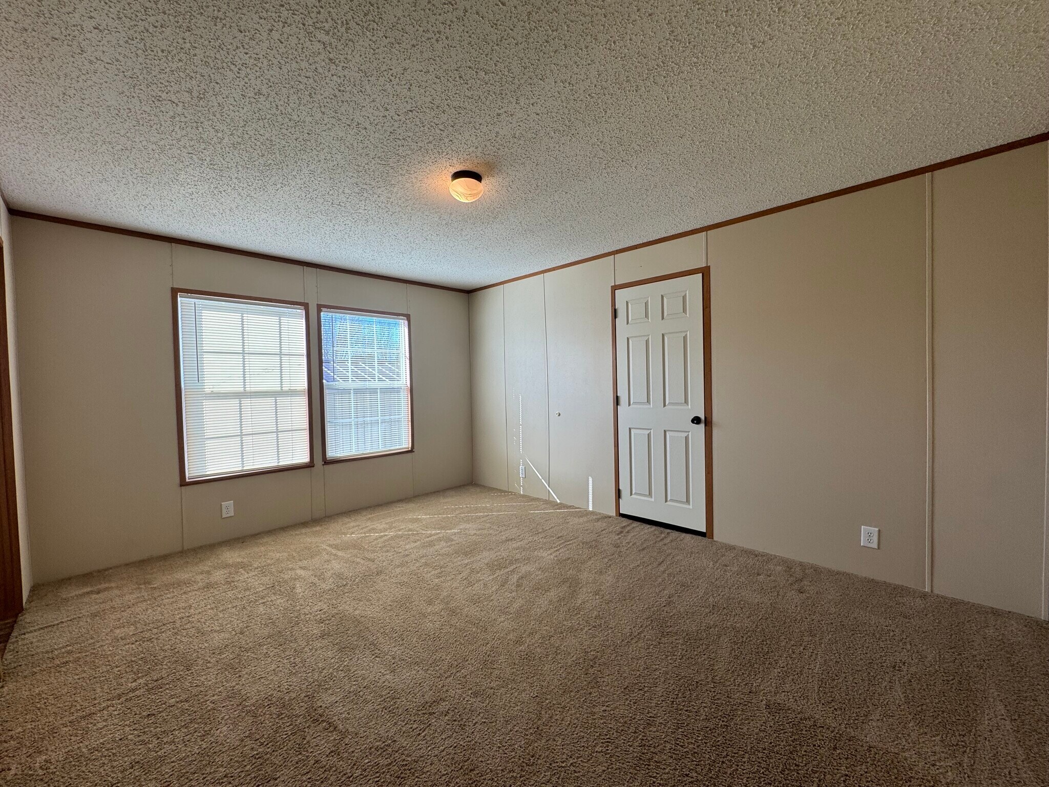 Building Photo - 4170 Lilac Ln