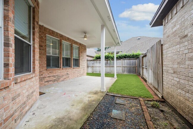 Building Photo - 1215 Campton Ct