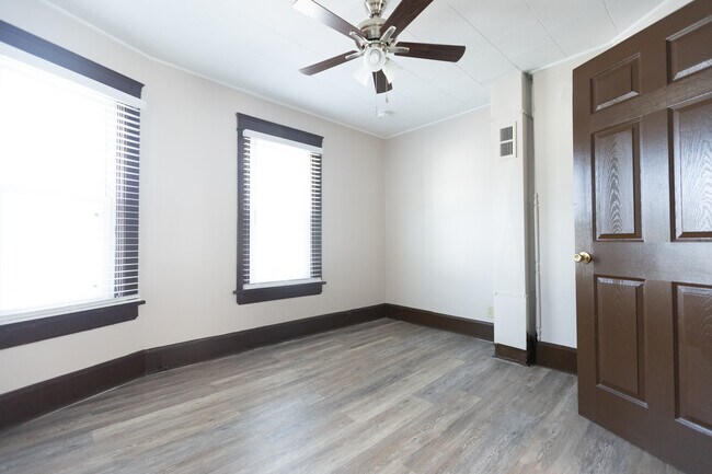 Building Photo - 1001 4th Ave