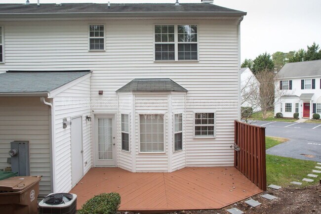 Building Photo - 208 Pointe Crest Ct