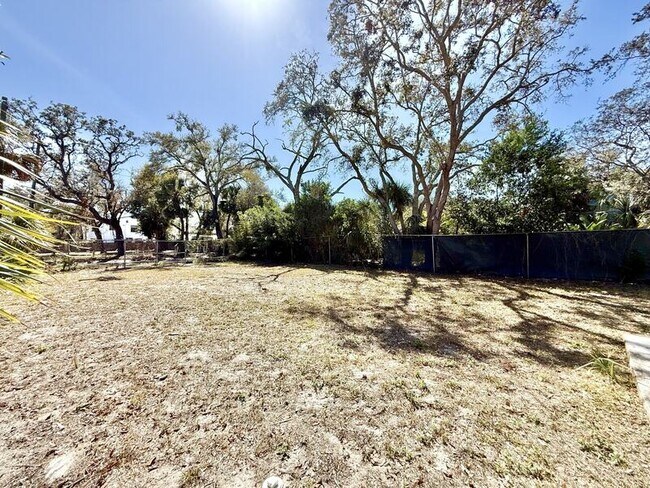 Building Photo - 1828 20th Ave S