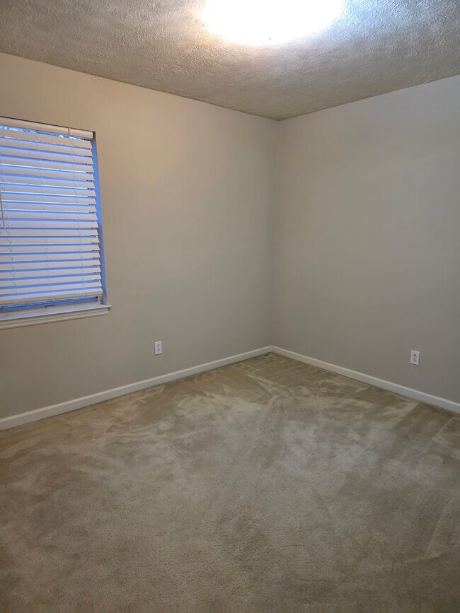 Building Photo - 217 S Hancock St