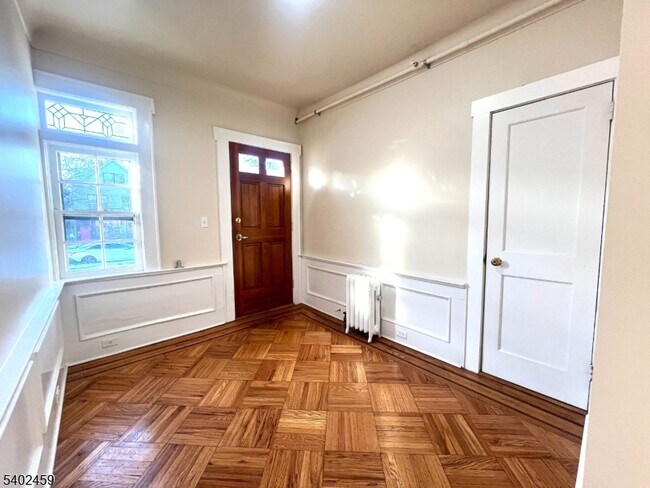 Building Photo - 185 Broad St