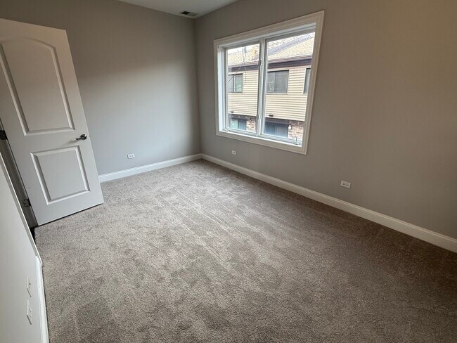 Building Photo - 7006 W Medill Ave