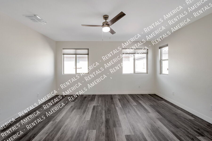 Building Photo - 1540 N Balboa