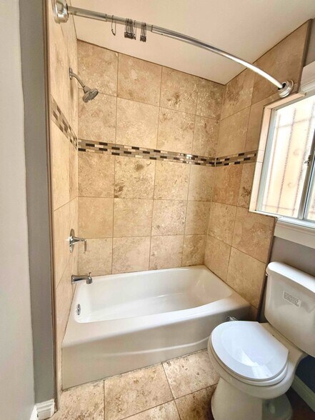 Building Photo - 532 W 77th St