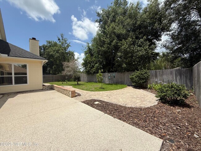 Building Photo - 12196 Lake Fern Dr