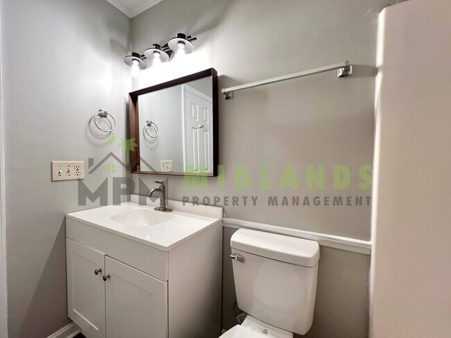 Building Photo - 237 Devonport Dr